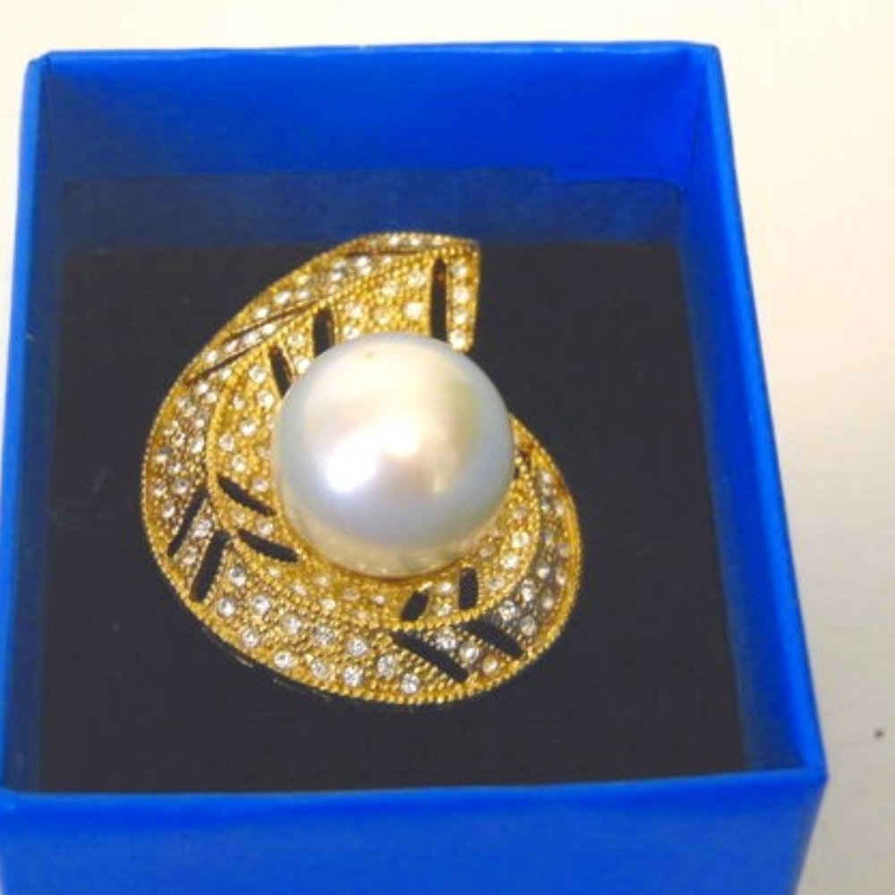 Pearlfection Faux Classic White South Sea Pearl Pin